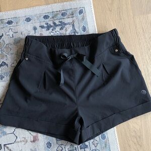 MPG Pleated Tie-Waist Cuffed Flowy Athletic Shorts in Black, Size Small